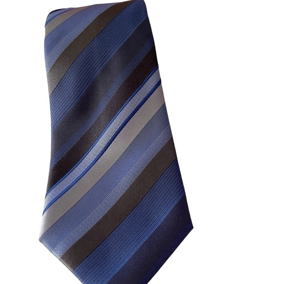 Kenneth Cole Repp tie blue silver colors 58 inches long 3 1/2 inches wide silk. - Picture 1 of 5